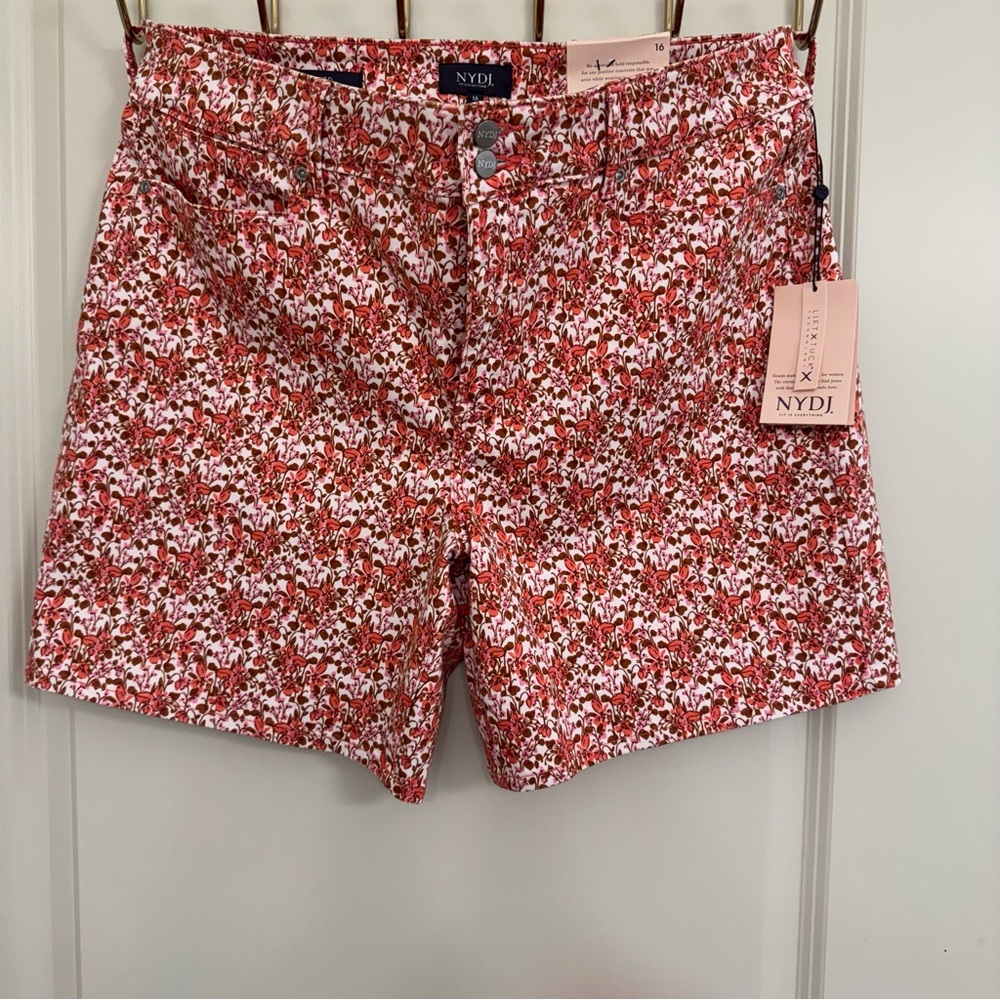 NYDJ Women's Peach, Orange and White Floral Shorts NWT